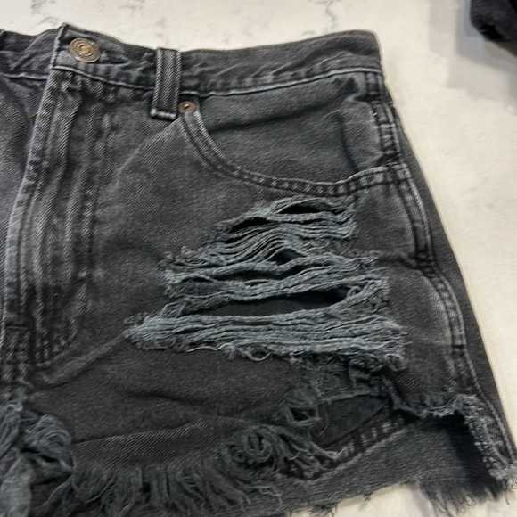 Abercrombie & Fitch black distressed shorts size 2/ w26 - Picture 3 of 9